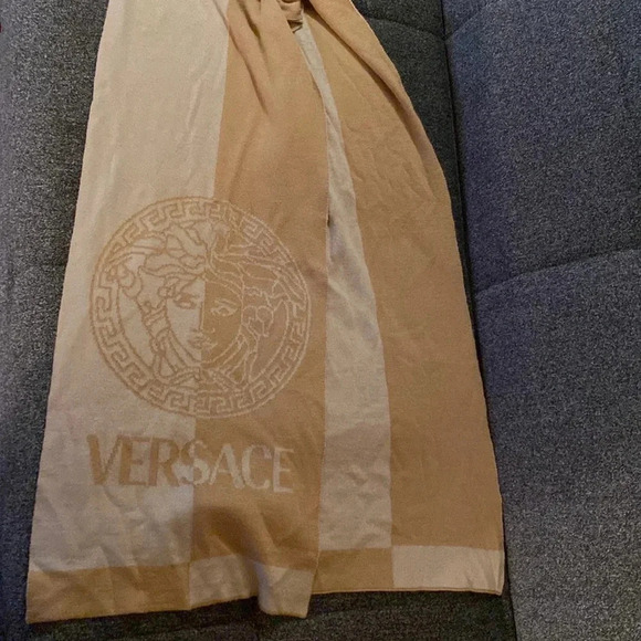 VERSACE WOOL SET SCARF AND HAT UNISEX - Picture 4 of 5